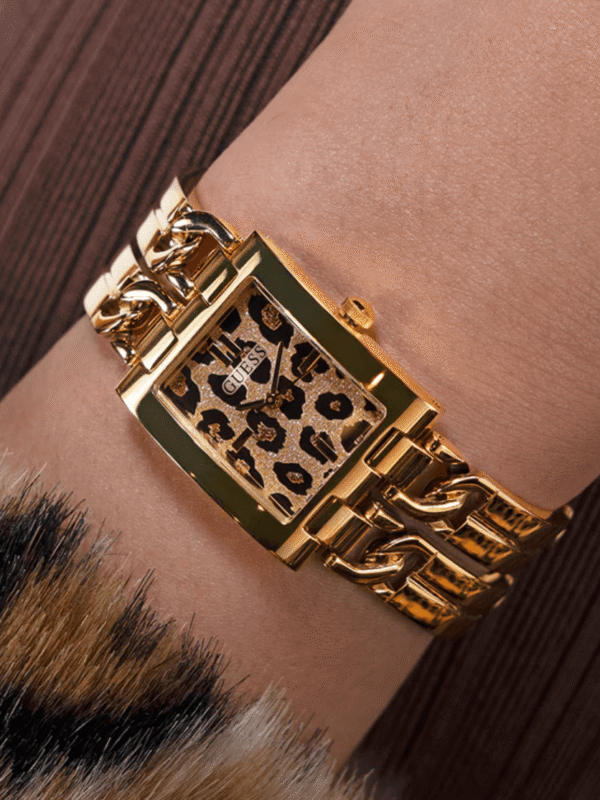 Montre GUESS GW0807L2 dorée avec cadran léopard pour femme au Maroc.
