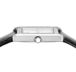 Détail du boîtier rectangulaire de la montre Emporio Armani AR11623 en acier argenté.