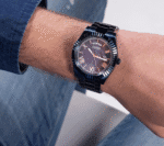 Montre Guess Day/Date Watch GW0265G9 bleu navy au poignet homme