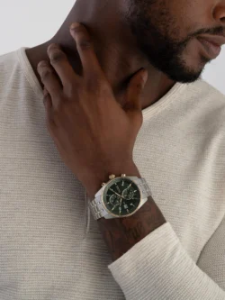 Montre Hugo Boss 1514195 portée au poignet avec élégance pour homme au Maroc.