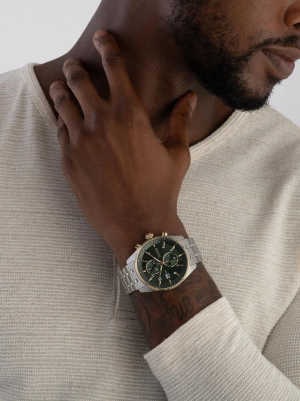 Montre Hugo Boss 1514195 portée au poignet avec élégance pour homme au Maroc.