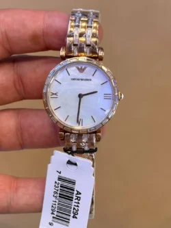 emporio armani ar11294 montre femme detail cadran nacre chiffres romains