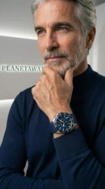 Gros plan au poignet montre homme Emporio Armani AR11588 cadran bleu et lunette de plongée au Maroc.