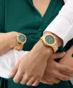 Montres Guess Emperor GW0849G2 homme et Empress GW0873L2 femme assorties avec cadran vert et bracelet doré