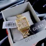 Montre femme GUESS W1029L2 Vanity dorée avec cadran carré et bracelet effet chaîne son coffret avec garantie