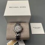 Montre femme Michael Kors MK4894 Laney présentée dans son coffret avec garantie