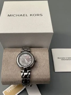 Montre femme Michael Kors MK4894 Laney présentée dans son coffret avec garantie