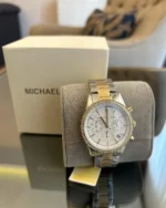 Montre Michael Kors MK6474 Ritz en acier bicolore présentée dans son coffret cadeau