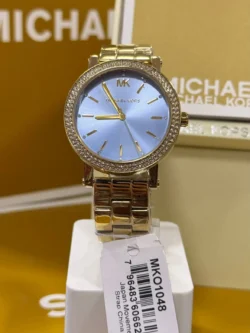 Montre femme Michael Kors MKO1048 dorée au cadran bleu présentée dans son écrin Michael Kors