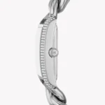 Vue de profil de la montre Michael Kors MK7438 montrant l'épaisseur de 8 mm et le pavage de cristaux scintillants sur les côtés du boîtier