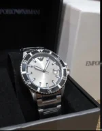 Montre Emporio Armani AR11683 World Explorer dans sa boîte officielle
