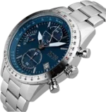 Vue en biais de la montre Hugo Boss 1513850 : cadran bleu, compteurs, lunette graduée et poussoirs