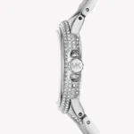 Montre Michael Kors MK4804 femme vue de profil, flanc pavé de cristaux et couronne gravée du logo MK