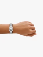 Vue de haut de la montre Michael Kors MK4961 mettant en valeur son fin bracelet en maille milanaise