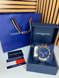 Montre Tommy Hilfiger 1710588 Tyson homme présentée dans son coffret officiel avec carte de garantie