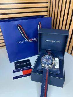 Montre Tommy Hilfiger 1710635 homme, coffret et accessoires, cadran et bracelet visibles en détail