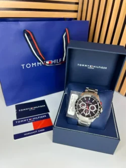 Montre Tommy Hilfiger 1791228 Hudson homme présentée dans son coffret officiel avec carte de garantie