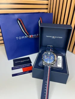 Montre Tommy Hilfiger 1791476 homme, coffret et accessoires, cadran et bracelet visibles en détail