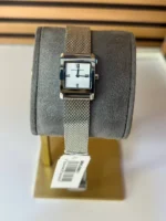 Montre Michael Kors MK4961 authentique présentée sur son coussinet avec son étiquette d'origine