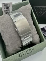 Bracelet en acier de la montre Guess GW0572G1 Headline homme avec fermoir déployant gravé du logo Guess