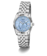Montre Guess GW0936L1 femme vue de trois quarts, cadran bleu avec index cristaux, date et sous-cadran 24 h