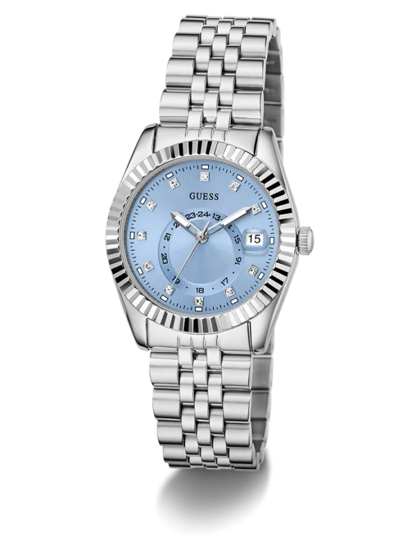 Montre Guess GW0936L1 femme vue de trois quarts, cadran bleu avec index cristaux, date et sous-cadran 24 h