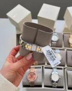 Montre Michael Kors MKO1049 femme, bracelet acier argenté et doré avec fermoir déployant gravé Michael Kors