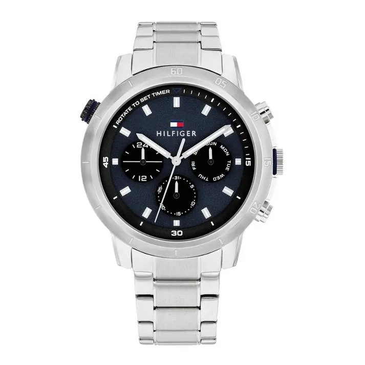 Montre Tommy Hilfiger 1792104 Troy Homme – vue de face Montre Tommy Hilfiger 1792104 Troy homme de face, cadran bleu à trois compteurs et bracelet en acier argenté