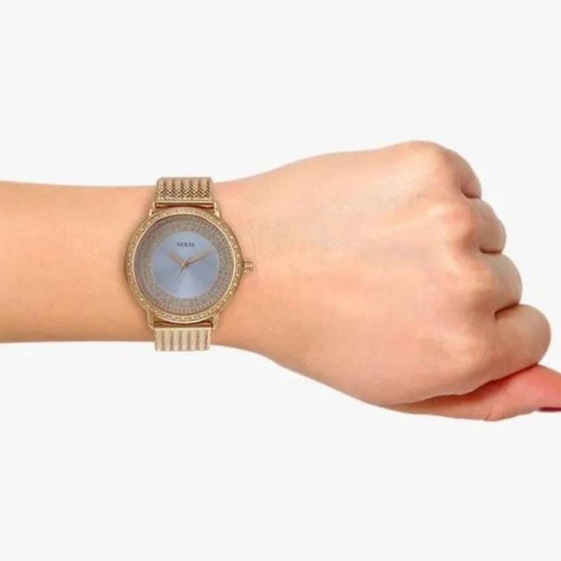 MONTRE GUESS Willow W0836L1 د.م.3,800.00 د.م.1,550.00 Marque: GUESS Modèle: Willow Boîtier: Diamètre : 36 mm Epaisseur : 10 mm Acier inoxydable Doré rose Cadran: Bleu Bracelet: Largeur : 16 mm Acier Inoxydable Doré rose Etanchéité: 30 m (3 ATM) Verre: Minéral Type de boucle: Boucle déployante