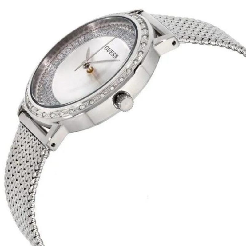 Marque: GUESS Modèle: Willow Boîtier: Diamètre : 36 mm Epaisseur : 10 mm Acier inoxydable Doré rose Cadran: Bleu Bracelet: Largeur : 16 mm Acier Inoxydable Doré rose Etanchéité: 30 m (3 ATM) Verre: Minéral Type de boucle: Boucle déployante