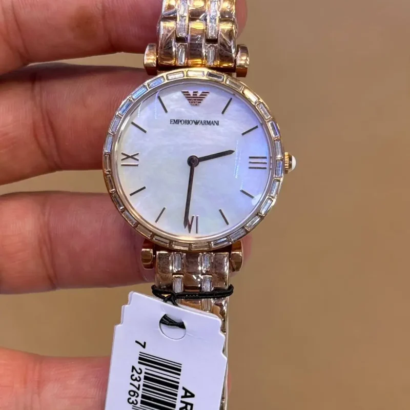 emporio armani ar11294 montre femme detail cadran nacre chiffres romains