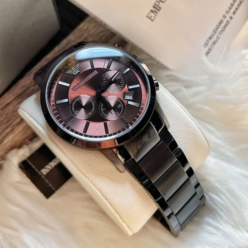 Détails de la montre Emporio Armani Renato AR2454 grise dans son coffret au Maroc.